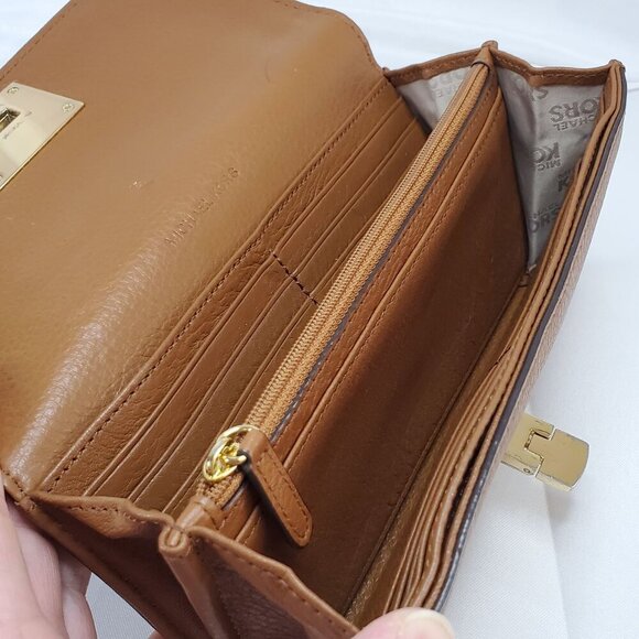 Michael Kors Astrid Carryall Wallet Tan Leather With Gold-Tone Lock Closure - Picture 3 of 13